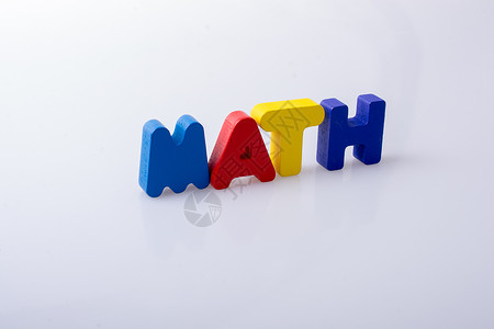 数学算术素材以多彩字母块写入的 KID 单词测量学校知识几何算术解决方案学习数学公式家庭作业背景