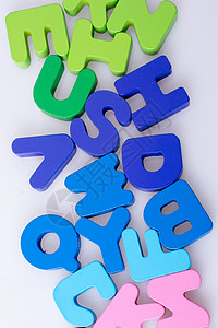 约惠字体五颜六色的字母块随机散落在惠特语言玩具学校阅读打字稿字母童年公司英语知识背景