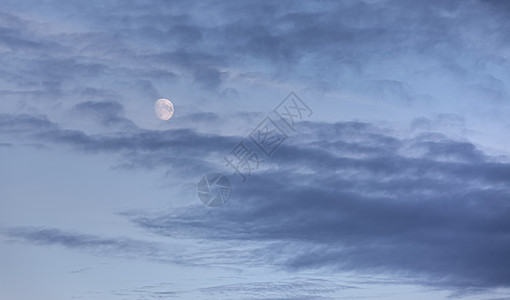 蓝色月亮素材夜空中有云气氛日落蓝色多云月亮风暴阳光戏剧性太阳天堂背景