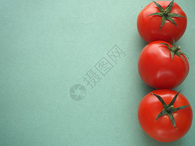 三个红番茄蔬菜种子西红柿红色背景画面饮食美食厨房沙拉背景