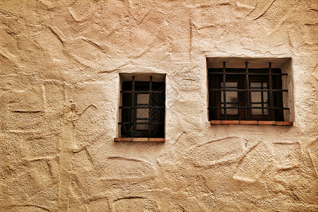白色墙上的小格子窗金属建筑细胞酒吧格子栅栏岩石框架石头建筑学背景图片