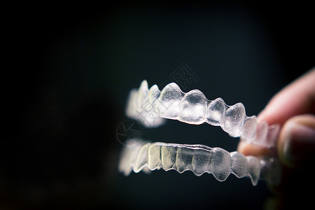 该隐透明feruel 保留牙齿的整齐固定器保留者医生保持器健康药品牙医牙科塑料矫正背景