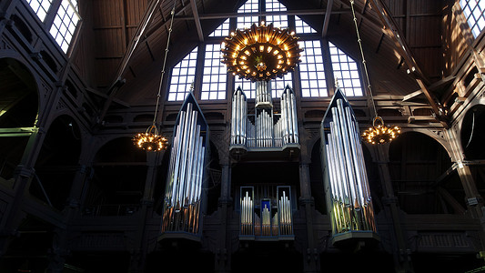 教堂风琴一个小镇教堂的管风琴笔记音乐会生长装饰金属音乐键盘器官风格琴管背景