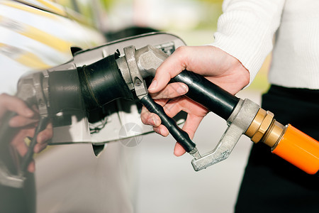 妇女用液化石油气加油车背景图片