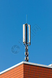 移动电话塔天空入射技术接待房子网络蓝色家庭排放背景图片