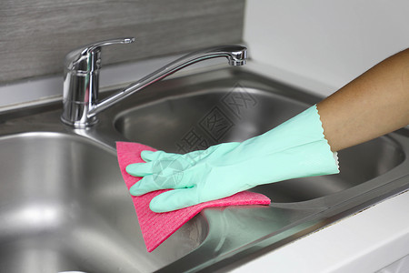 但闹女佣或家庭主妇负责打扫房屋 一般清洁或定期洗手 但通常不进行清洗背景