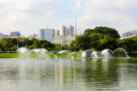 伊比拉普埃拉公园Ibirapuera公园与巴西圣保罗市景色的全景地标摩天大楼方尖碑环境横幅池塘建筑学建筑生态城市背景