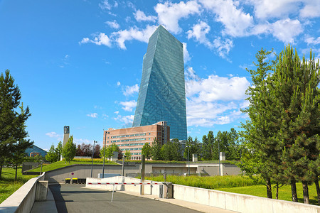 欧央行德国法兰克福2019 年 6 月 1 日 位于德国法兰克福的欧洲中央银行所在地银行业城市市中心铁路座位总部商业投资天空建筑背景