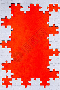 以矩形形式取景 由白色拼图制成 框架文本和拼图游戏 框架由橙色背景上的拼图块制成背景图片