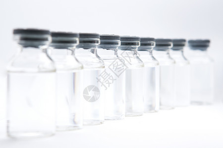 白种一瓶疫苗剂量白种背景的一瓶疫苗液体剂量医院治疗注射标签蓝色措辞药剂瓶子背景