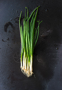 有机食物有机食品概念蔬菜桌子树叶食物毛巾洋葱食品木板绿色沙拉背景图片