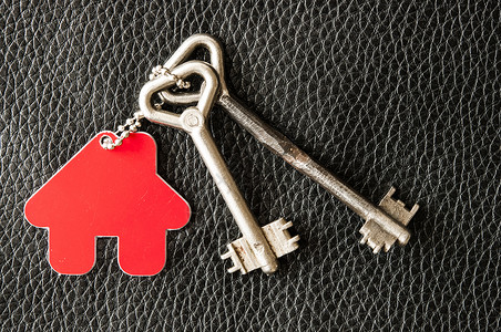 以租代购毛笔字带有以房屋形状的钥匙链的家庭钥匙背景