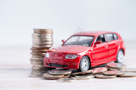 汽车价格在堆硬币的汽车 汽车贷款 金融 储蓄 保险和租赁时间概念支付玩具计算器价格投资市场银行利润车辆生长背景