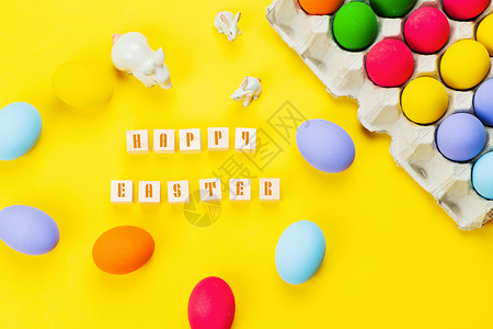 复活节日小兔子 小兔兔 蛋装饰在黄色背景上背景图片