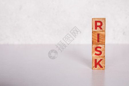 风险规划规划财务和投资业务战略 经济的不确定性和风险 保险和评估与经济 立方体木块与 word 风险 业务概念背景