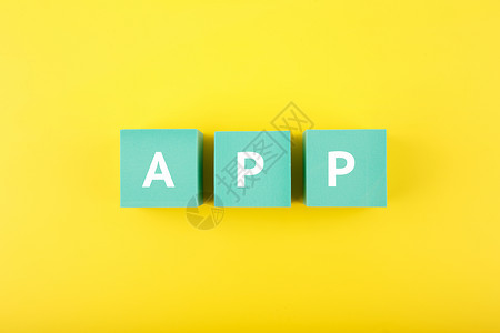 金融app启动页在蓝色立方体上以亮黄色背景写成的 App服务卡片网站公司信息网络图表控制板媒体高科技背景