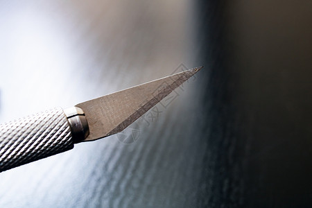 实验性的金属手术刀的尖刃剃刀工具外科技术工作切口白色样本图表遗传背景