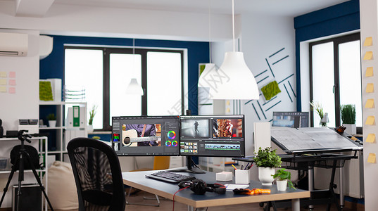 扬州双博馆空的现代创作机构办公室 设有双监视器商业工作室镜头生产工作桌子技术艺术家创造者博主背景