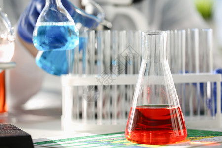 化学工业灯泡 含有蓝色红红色粉色液体药剂师创新材料管子灵丹妙药烧瓶研讨会疫苗化学品试剂背景图片