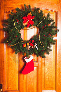 圣诞花圈短袜圆圈浆果花环乡村假期树叶红色绿色松树高清图片