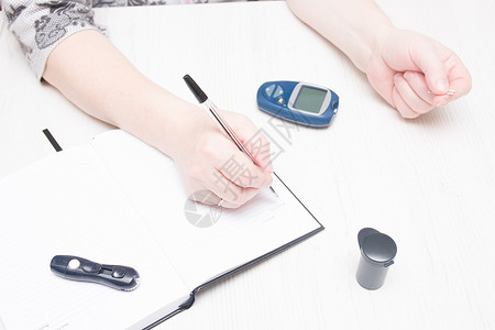 和声糖尿病概念监视器注射器药品手指日记注射胰岛素葡萄糖控制记录背景