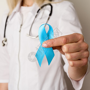 蓝色长春花手上握着蓝丝带的女医生前列腺癌症紫色手指胸部疾病高血压食道考试横幅背景