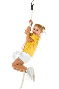跳跳绳的小女孩一个小女孩用手抓住绳子 挥舞着绳子活动快乐跳跃绳索乐趣跳绳活力童年游戏玩具背景