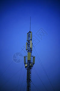电讯天线白色通讯雷达楼梯天空卫星微波桅杆蓝色电话背景图片