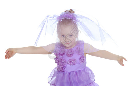 穿紫色裙子的小女孩长发快乐冒充手势幸福童年孩子女性手指工作室背景