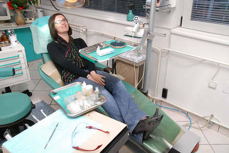 牙科牙医女性牙齿疼痛办公室医疗保险职业病人房间医院乐器图片