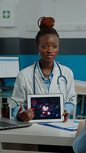 美国动画携带病毒动画的非洲裔美国人博士护士疾病内阁成人工具技术设施桌子办公室动画片背景