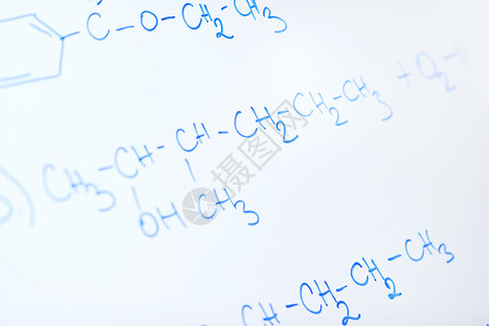 白野猪上的化学分子结构公式计算老师黑板物理遗传学方程学习课堂工作图片