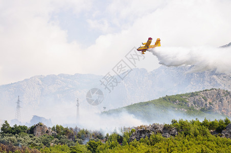 消防飞机飞机放水着火天空灾难蓝色行动海洋钻头海滩农村消防队员背景