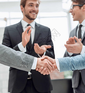 生意伙伴 自信握手的握手合作手势合伙草稿生意人企业家问候语协议力量男人图片