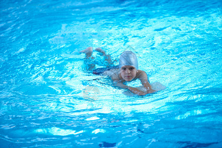 儿童游泳便便男生婴儿班级蓝色娱乐童年风镜运动乐趣孩子图片