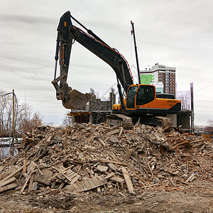 现代挖掘机拆除旧建筑背景