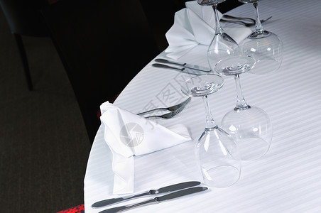 餐桌玻璃椅子午餐服务盘子奢华咖啡环境宴会派对图片