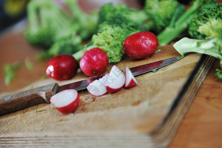 健康食品蔬菜木板沙拉女性红色家庭食物营养乐趣桌子图片