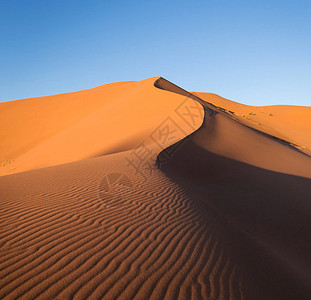 摩洛哥撒哈拉沙漠沙丘的景色山脊 摩洛哥世界游记旅行公羊笔记本旅游博主旅人旅行者图片背景图片