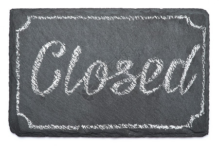 粉笔板上的封闭手写刻字标记粉笔黑板艺术框架黑色背景图片