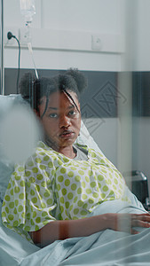 阿房宫复原图住在医院病房的非洲美洲妇女肖像图治疗处方监视器诊所药品速度情况卫生药物疾病背景
