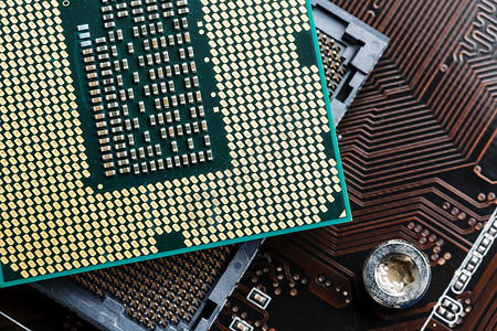 英特尔特写 CPU 芯片处理器 选择性焦点半导体芯片卡片金子数据硬件母板单元电气木板背景