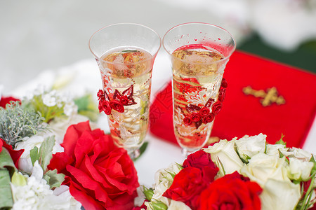 骨瓷杯免抠香槟杯 户外婚礼仪式 红色花花的布束风格小袋庆典婚姻玫瑰花束接待街道森林装饰背景