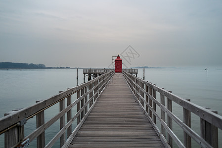 海边的冬天海洋灯塔指导导航海滩地标码头扶手信号支撑图片