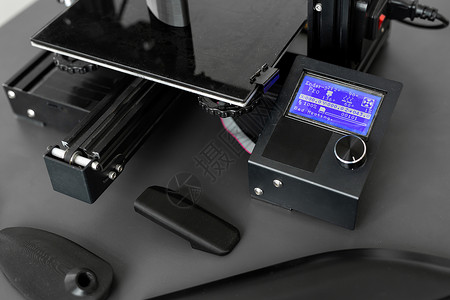 实验室的3D印刷机操作 由3D打印机负责电气腹肌创造力商业塑料电脑材料生产工程科学背景图片