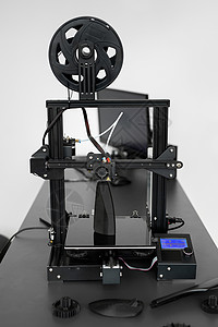 在实验室工作期间 三维电子塑料3D打印机 设备腹肌材料工具打印制造业印刷原型创造力创新生产背景图片