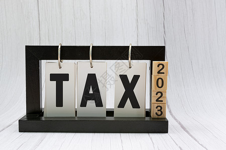 边框金融素材纸上的税收文字 黑边框 白背景上木块背景