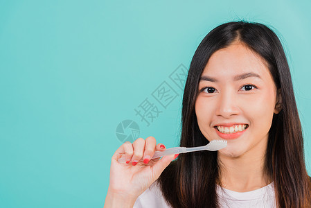 清晨年轻少女刷牙的女青年矫正女孩青少年乐趣牙科卫生牙医女性牙刷牙齿图片