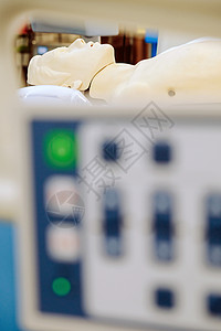 带有除颤器的CPL假冒药店药品疾病器材诊所医生救援科学假人治疗图片