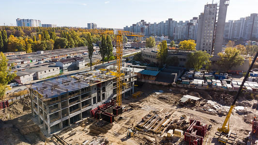 建筑工地背景 起重吊机和新的多层建筑 工业背景韧性公寓蓝色活动工作机器商业天空起重机电缆背景图片